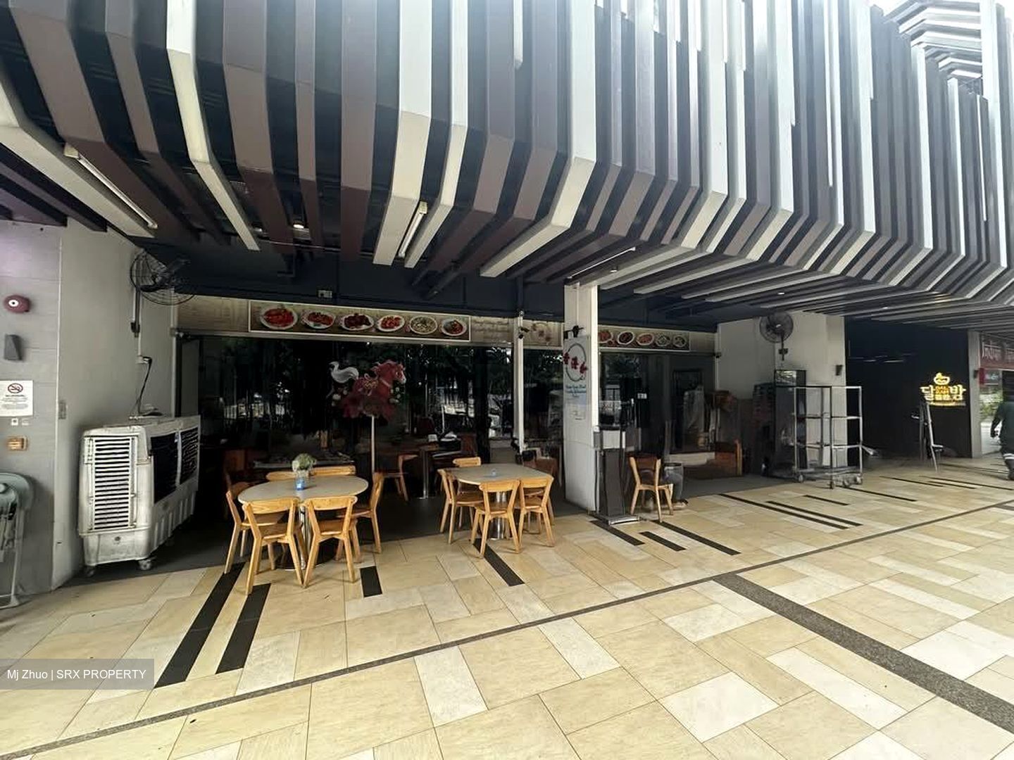 East Village (D16), Retail #585988981